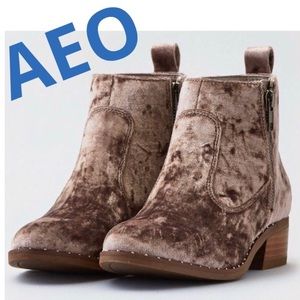 American Eagle Outfitters pink velvet booties 6.5
